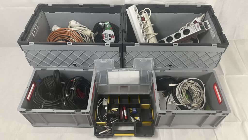 Verschiedenste Kabel & Adapter